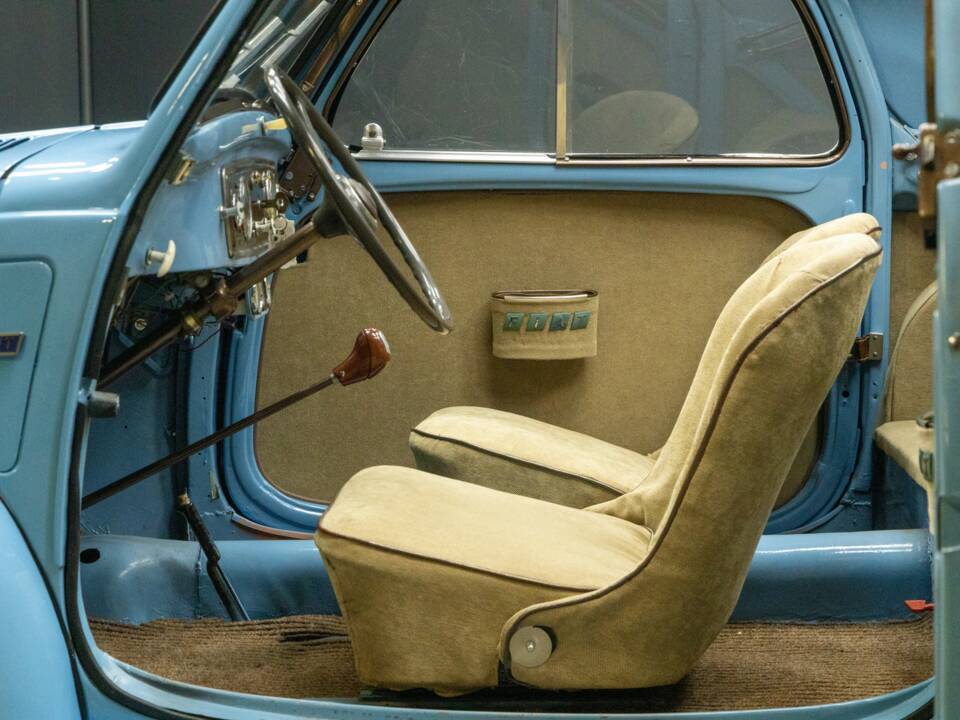 Image 33/50 of FIAT 500 C Topolino (1949)