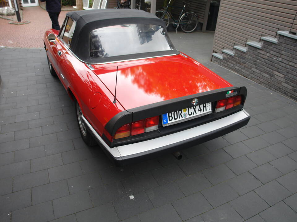 Image 4/16 de Alfa Romeo 2.0 Spider (1989)