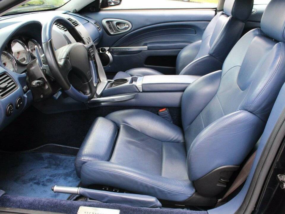 Immagine 9/15 di Aston Martin V12 Vanquish (2004)