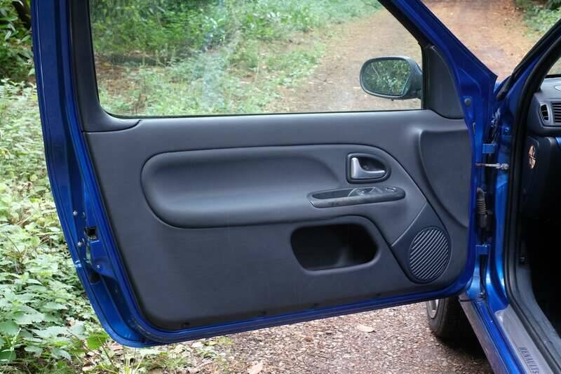 Image 27/38 of Renault Clio II 2.0 16V Sport (2002)