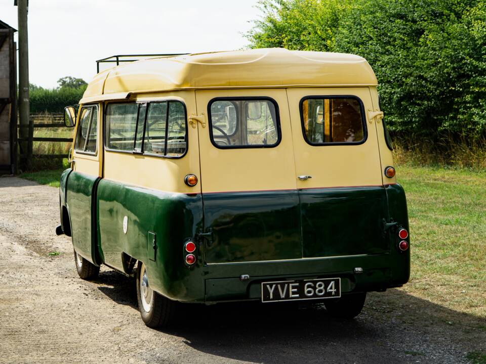 Image 26/50 of Bedford CA Dormobile (1961)