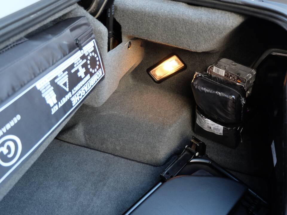 Image 61/74 of Mercedes-Benz E 320 (1997)