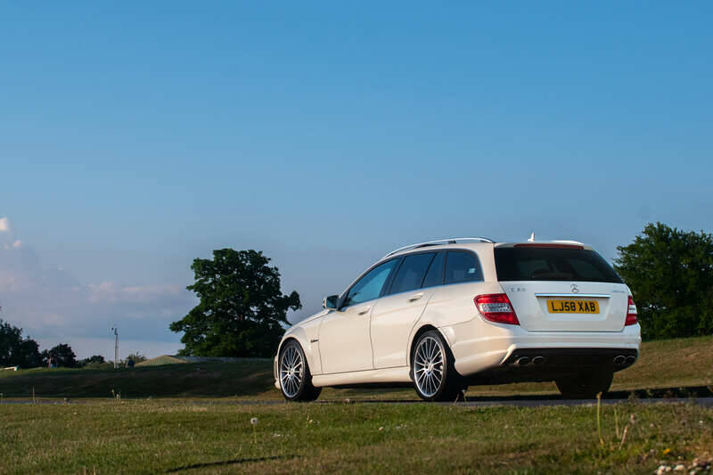 Immagine 35/50 di Mercedes-Benz C 63 AMG T (2009)