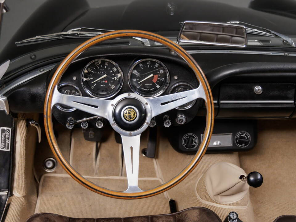 Imagen 30/36 de Alfa Romeo 2600 Spider (1963)