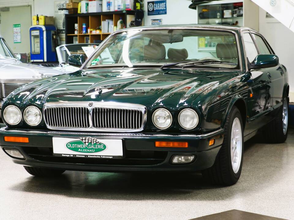 Bild 2/29 von Jaguar XJ6 3.2 Executive (1997)