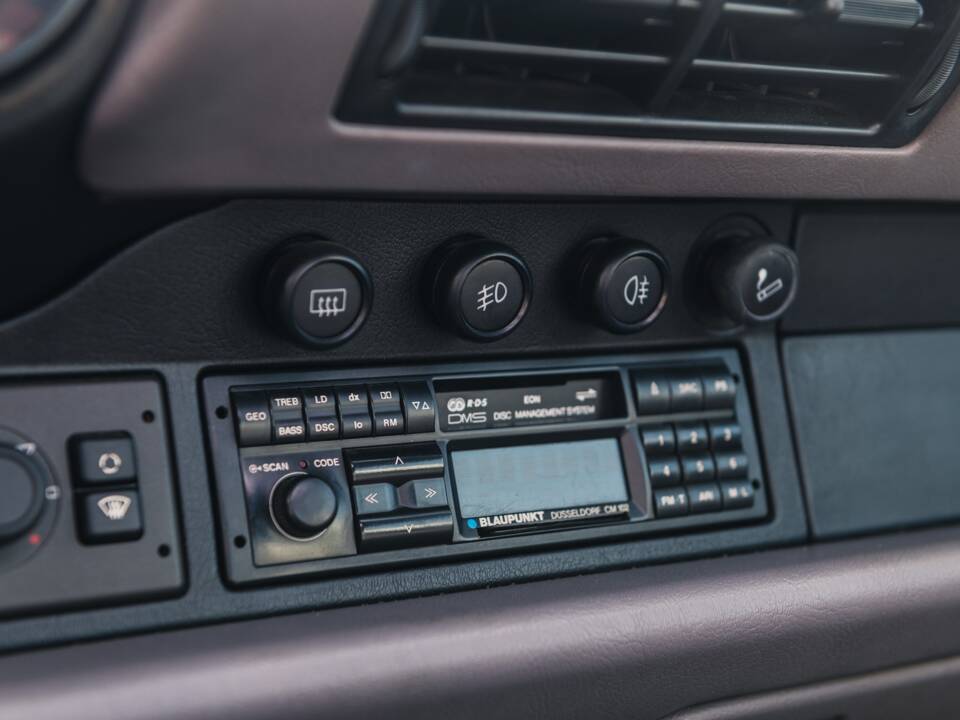 Imagen 29/37 de Porsche 911 Carrera (1995)