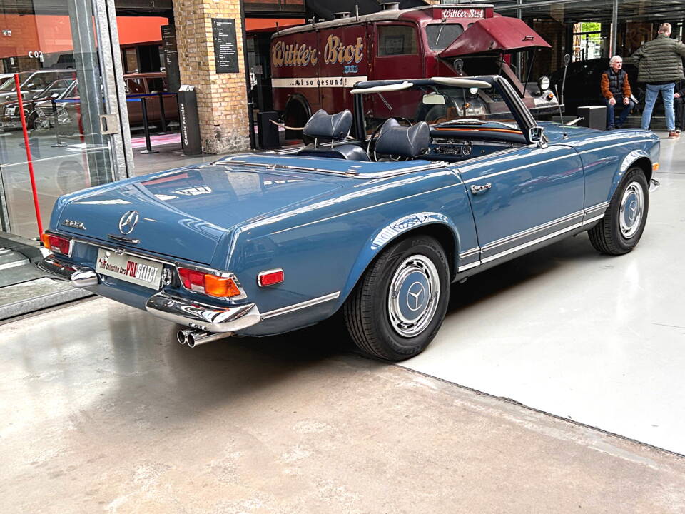 Image 12/36 of Mercedes-Benz 280 SL (1970)