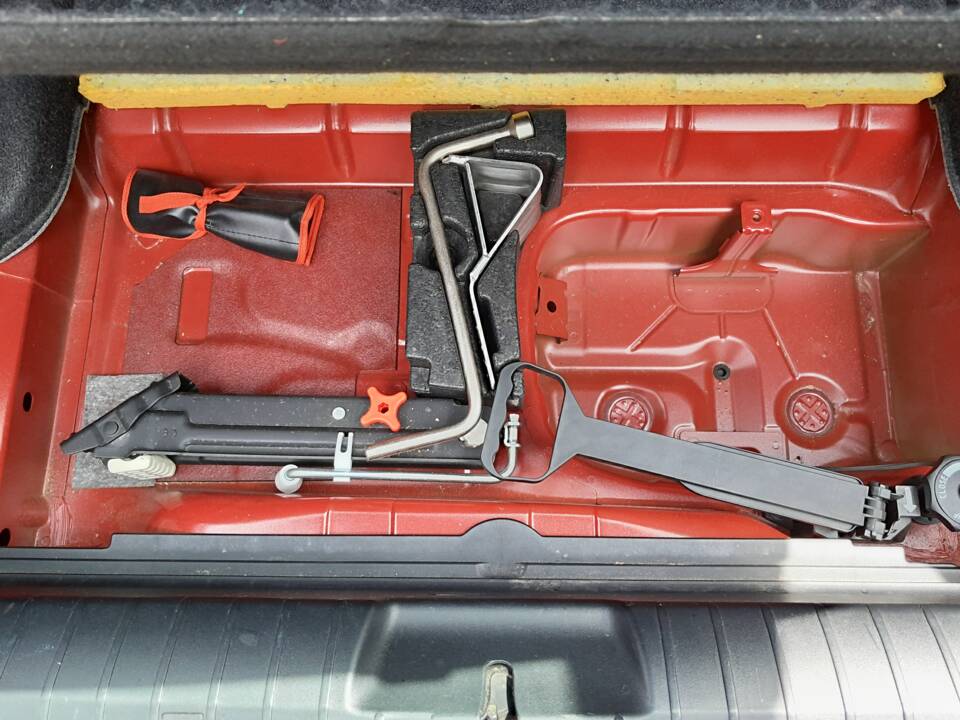 Image 18/19 of BMW 316ti Compact (2001)