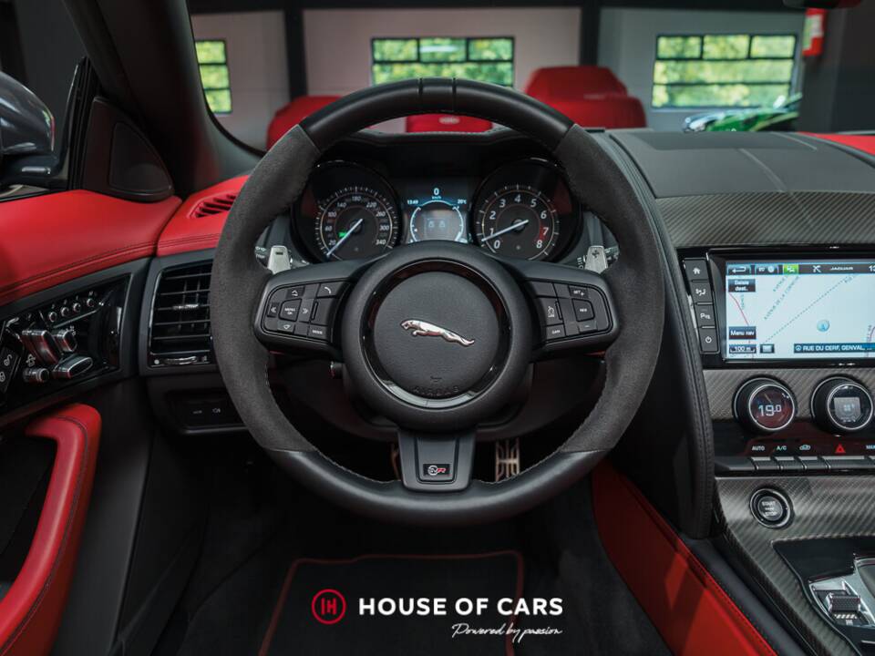Afbeelding 18/25 van Jaguar F-Type SVR (2017)