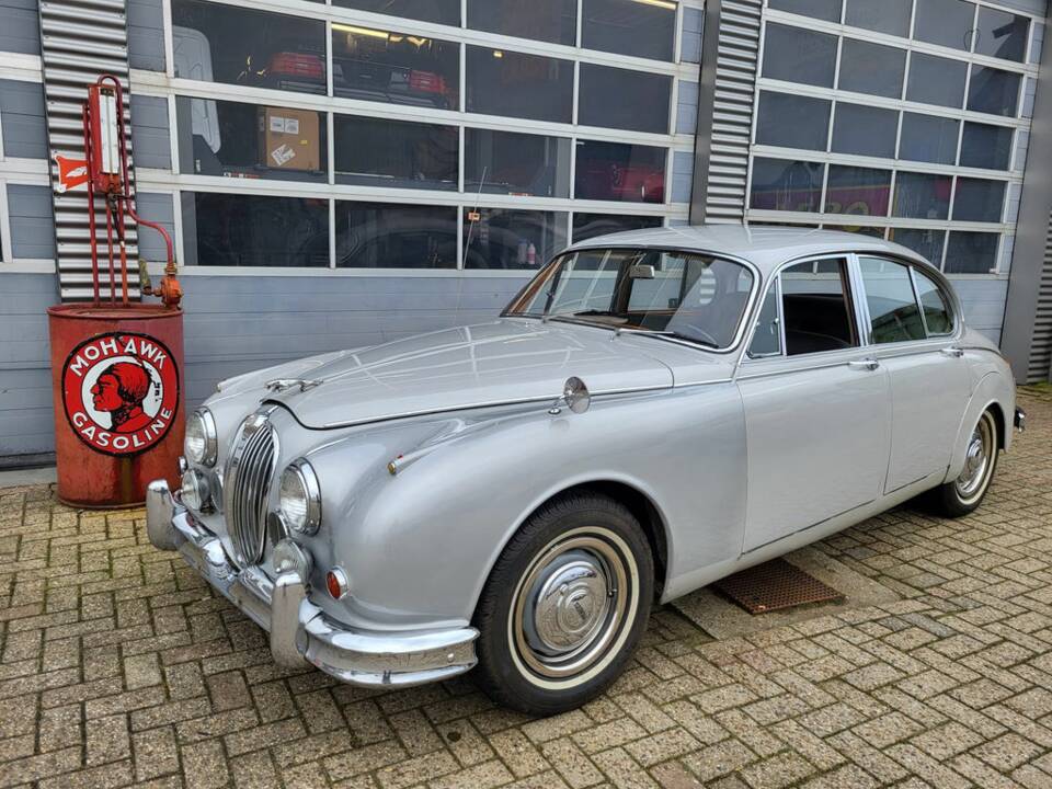 Image 1/8 of Jaguar Mk II 3.8 (1961)