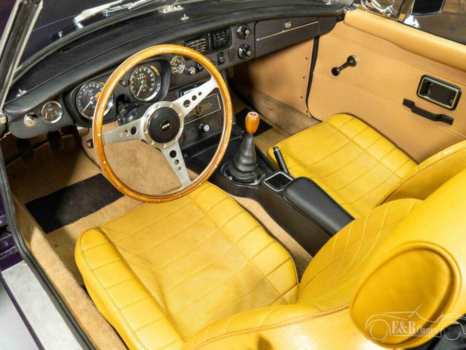 Image 11/19 of MG MGB (1973)