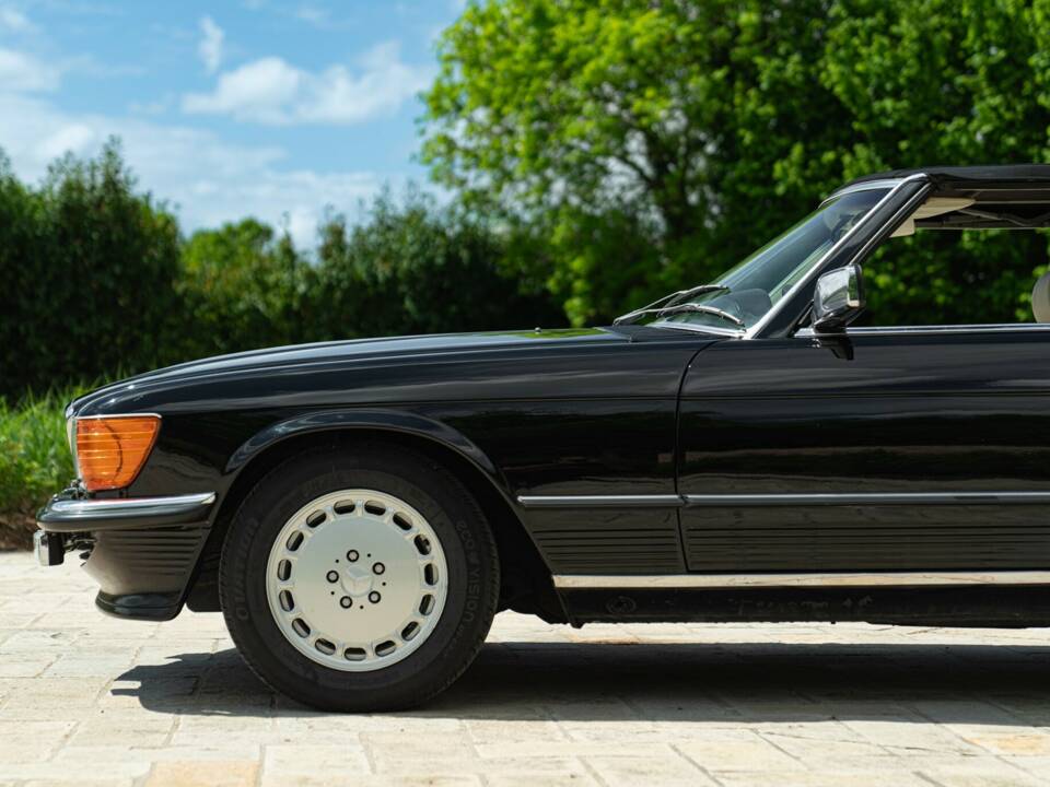 Image 24/50 of Mercedes-Benz 300 SL (1986)