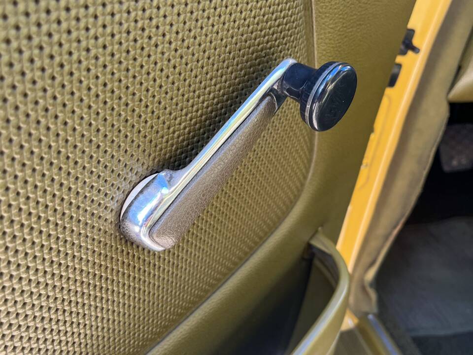 Image 108/139 of Mercedes-Benz 240 D (1978)