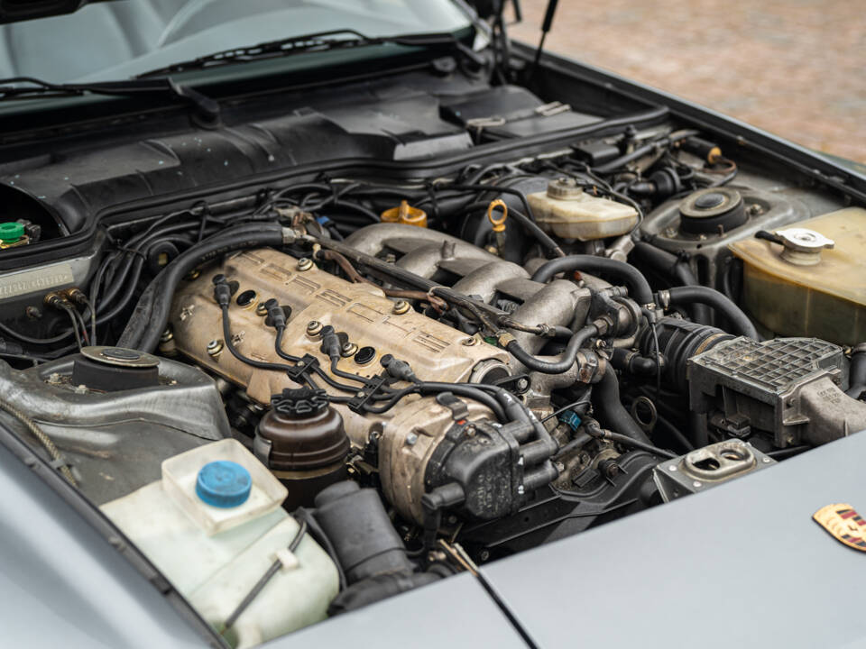 Image 14/42 de Porsche 944 S2 (1991)