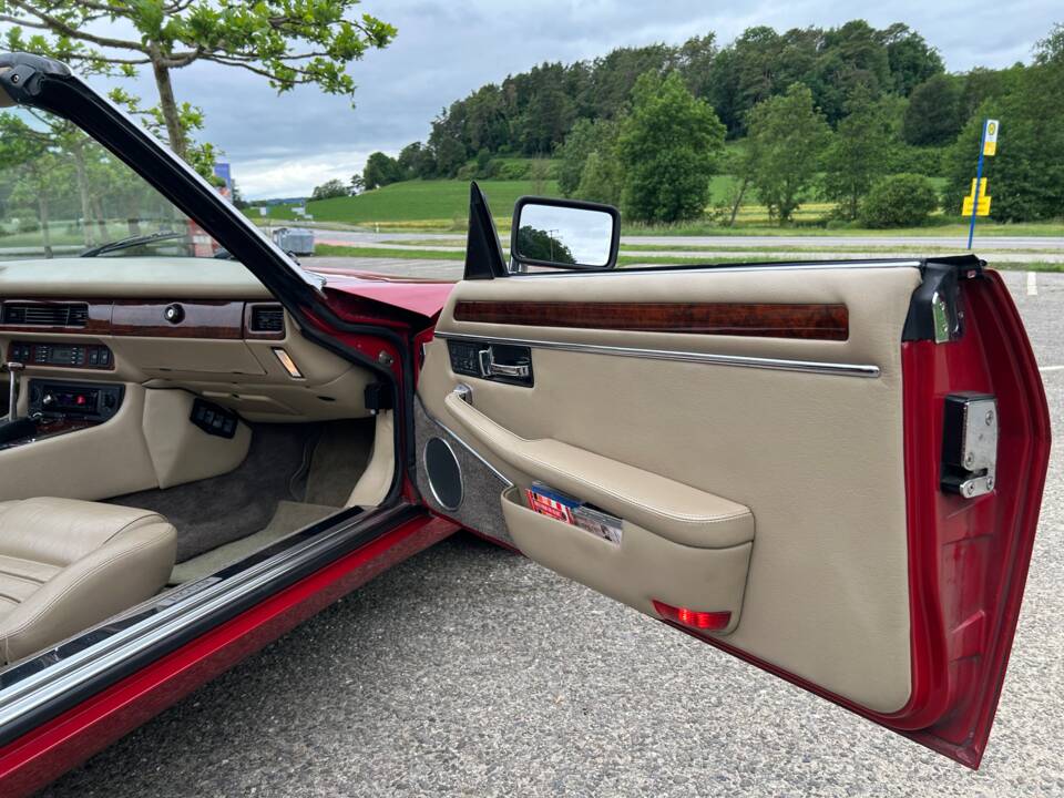 Image 18/40 of Jaguar XJS 5.3 V12 (1991)