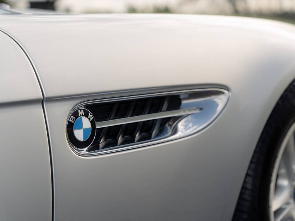 Image 33/84 of BMW Z8 (2001)