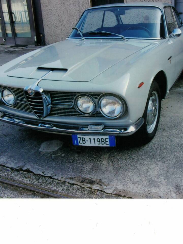 Immagine 1/26 di Alfa Romeo 2600 Sprint (1963)