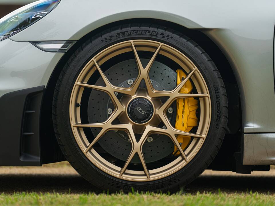 Image 23/100 of Porsche 718 Cayman GT4 RS Weissach (2024)