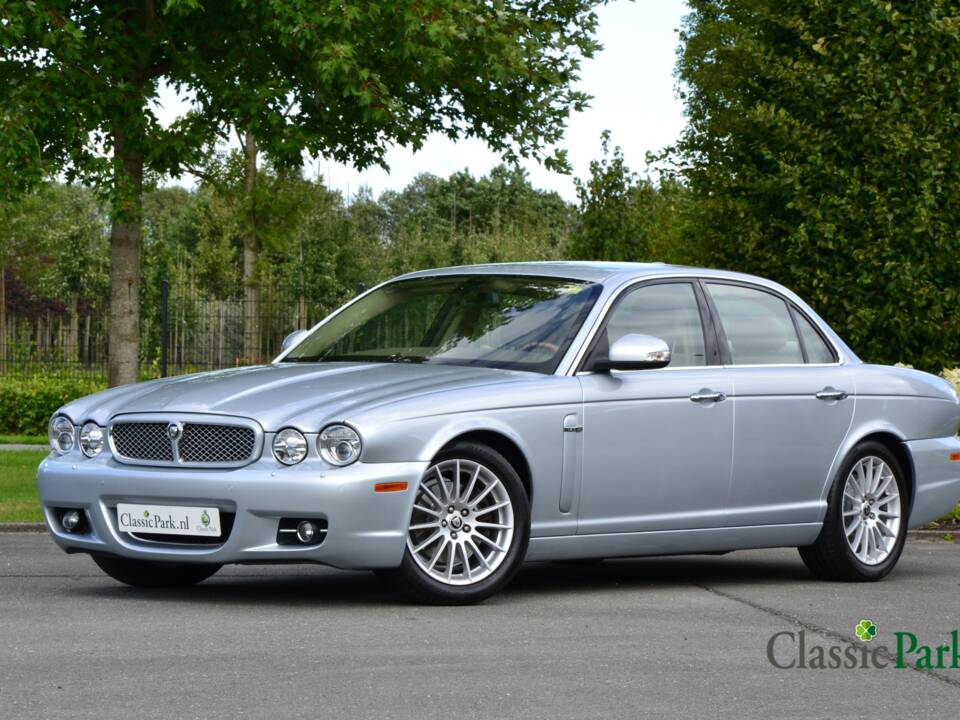 Immagine 1/46 di Jaguar XJ 8 3.5 (2007)