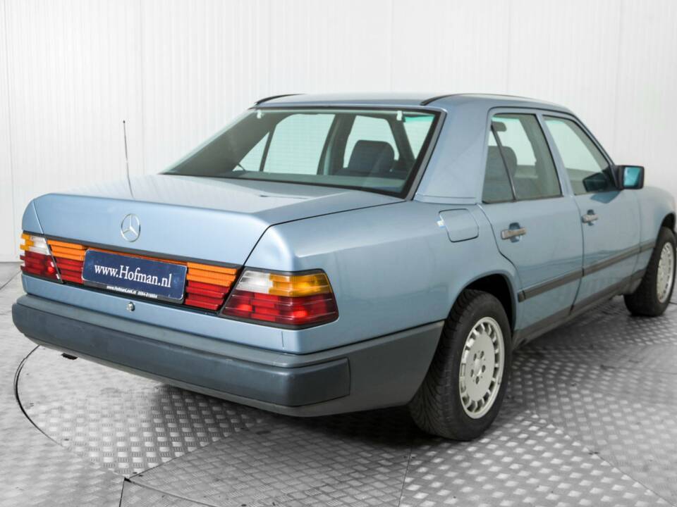 Bild 25/50 von Mercedes-Benz 230 E (1985)