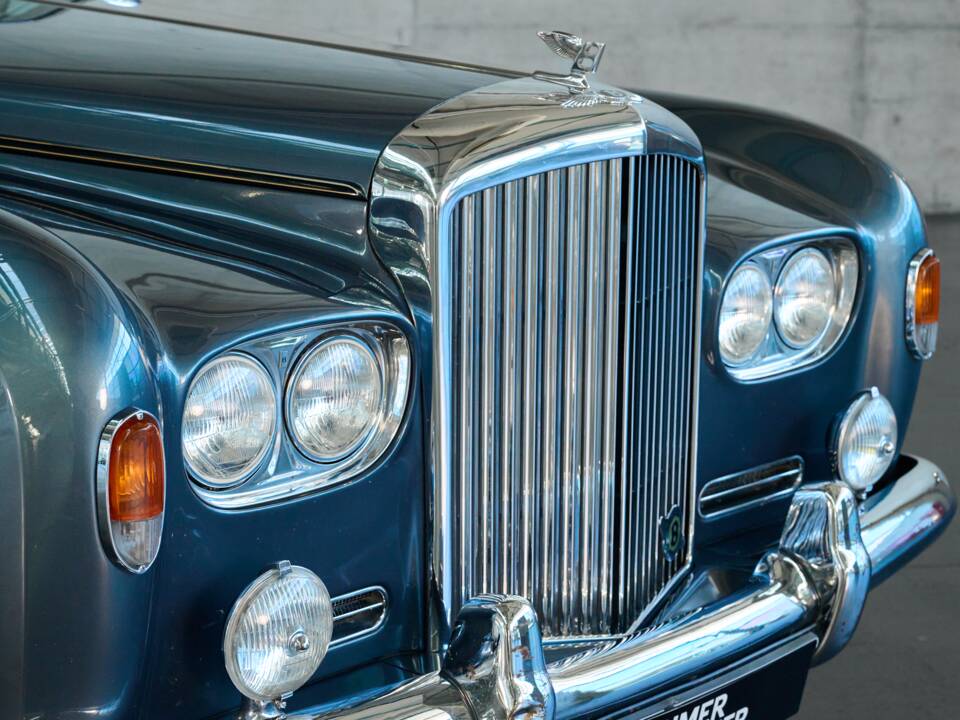 Image 23/50 of Bentley S 3 (1964)