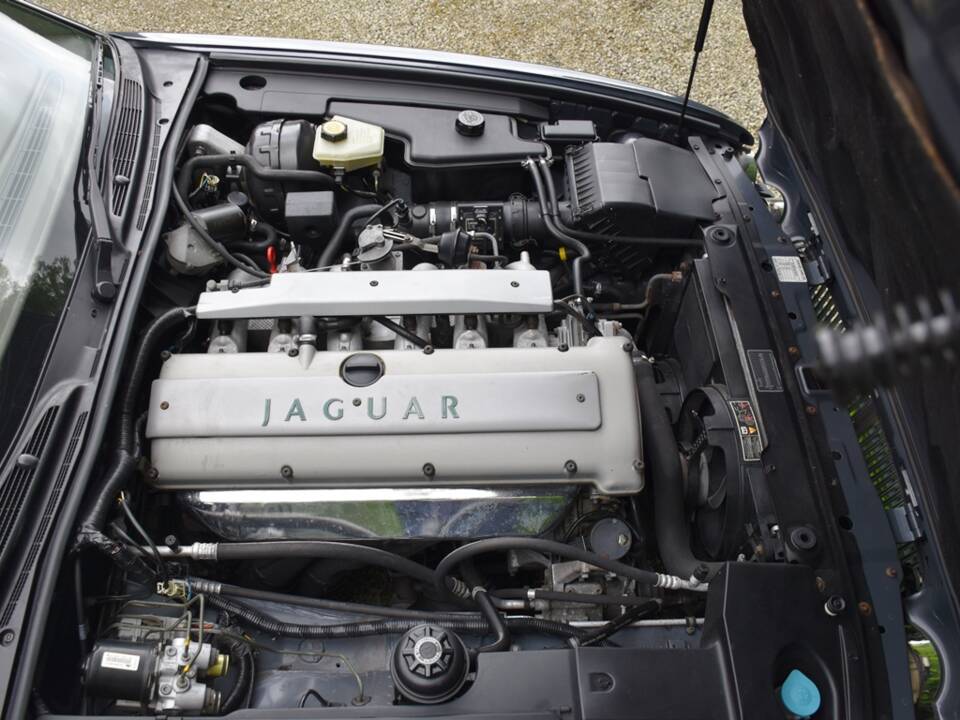 Image 38/40 of Jaguar XJ 6 4.0 Sovereign (1995)