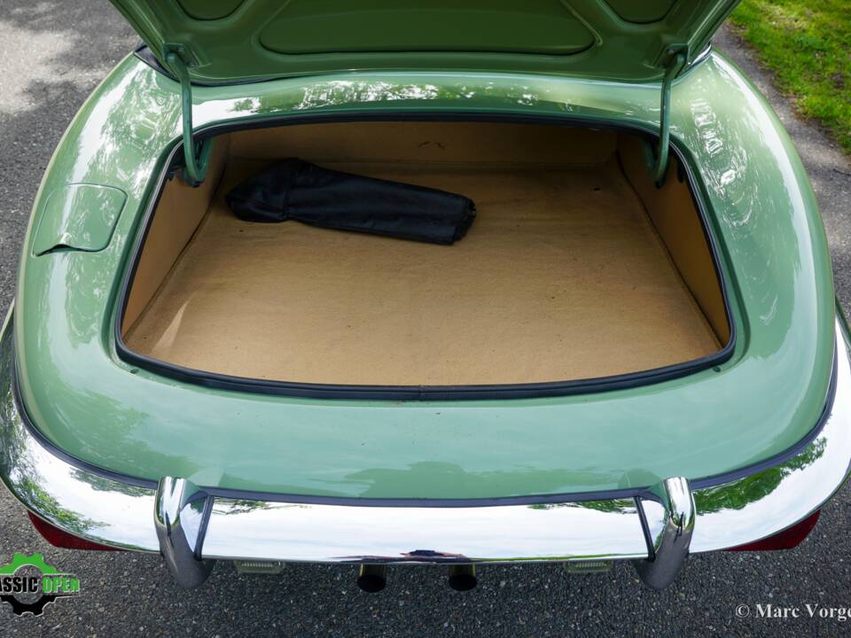 Image 57/60 de Jaguar E-Type (1969)