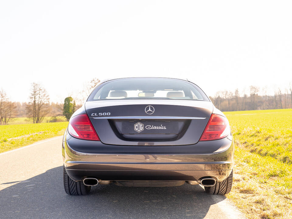 Image 13/67 of Mercedes-Benz CL 500 (2006)