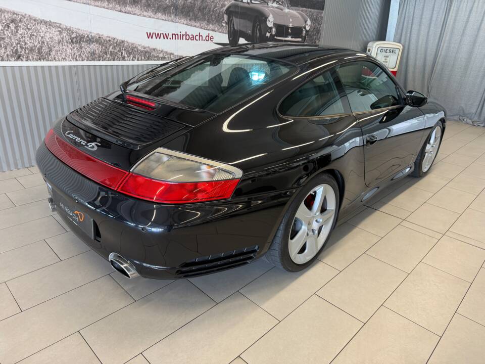 Bild 8/18 von Porsche 911 Carrera 4S (2003)