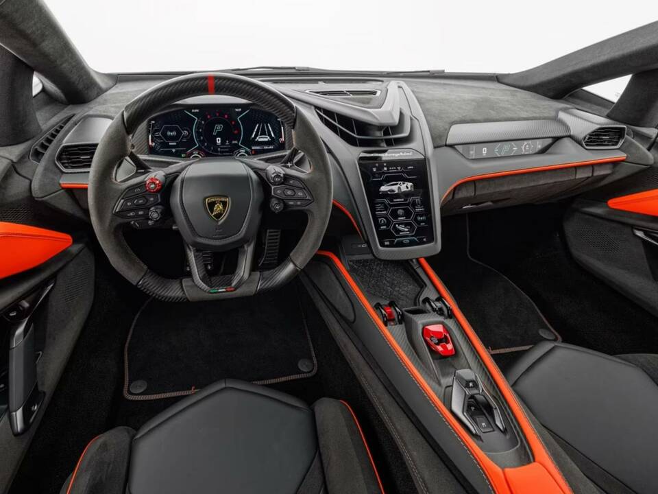 Immagine 7/15 di Lamborghini Revuelto (2024)