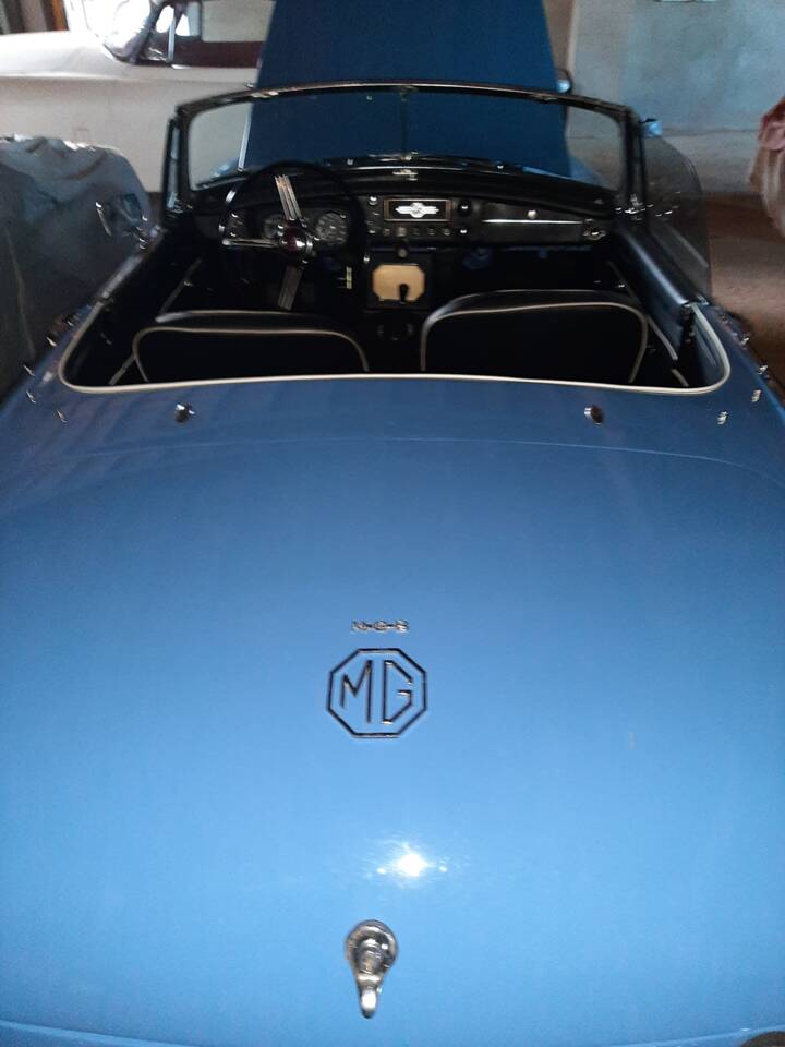 Image 9/13 of MG MGB (1965)