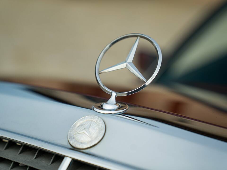 Image 23/50 of Mercedes-Benz 300 CE-24 (1991)