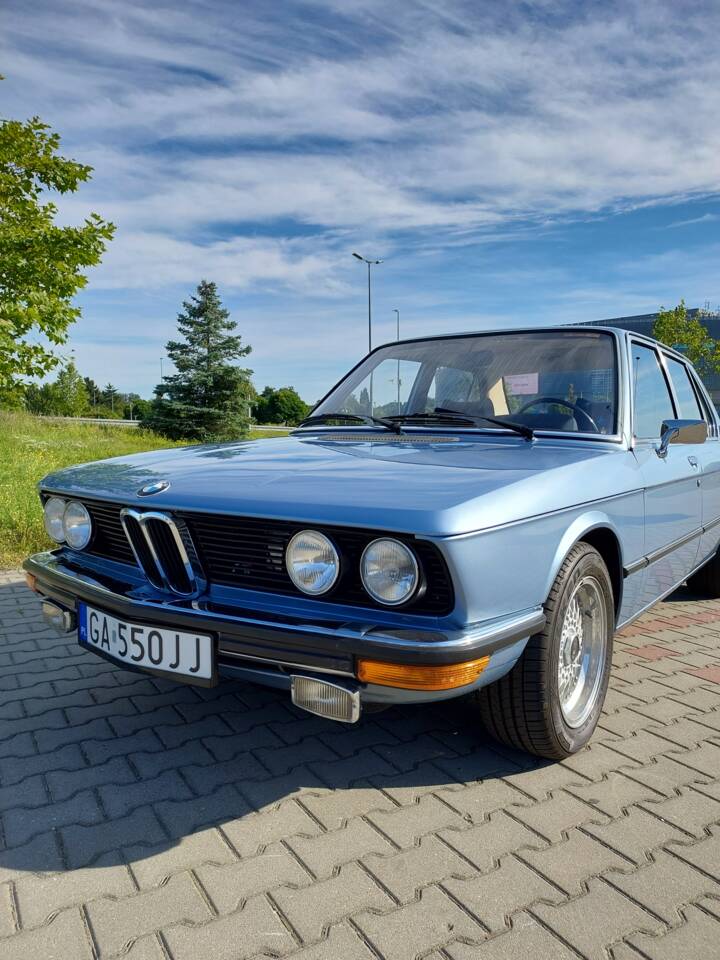 Image 4/15 of BMW 520 (1975)