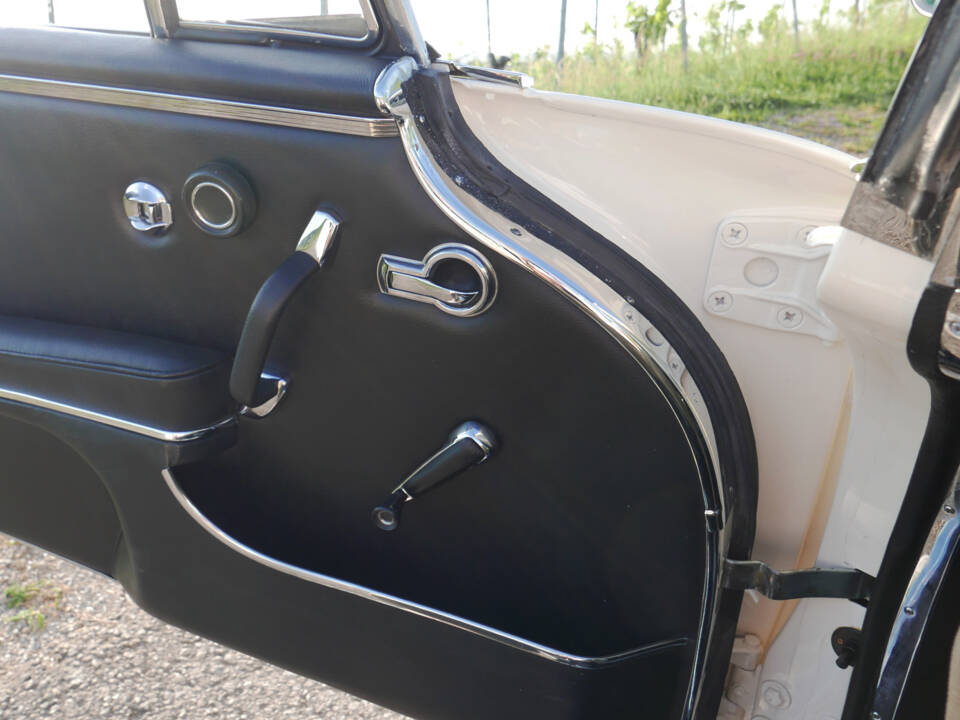Imagen 22/56 de Mercedes-Benz 220 SE b (1962)