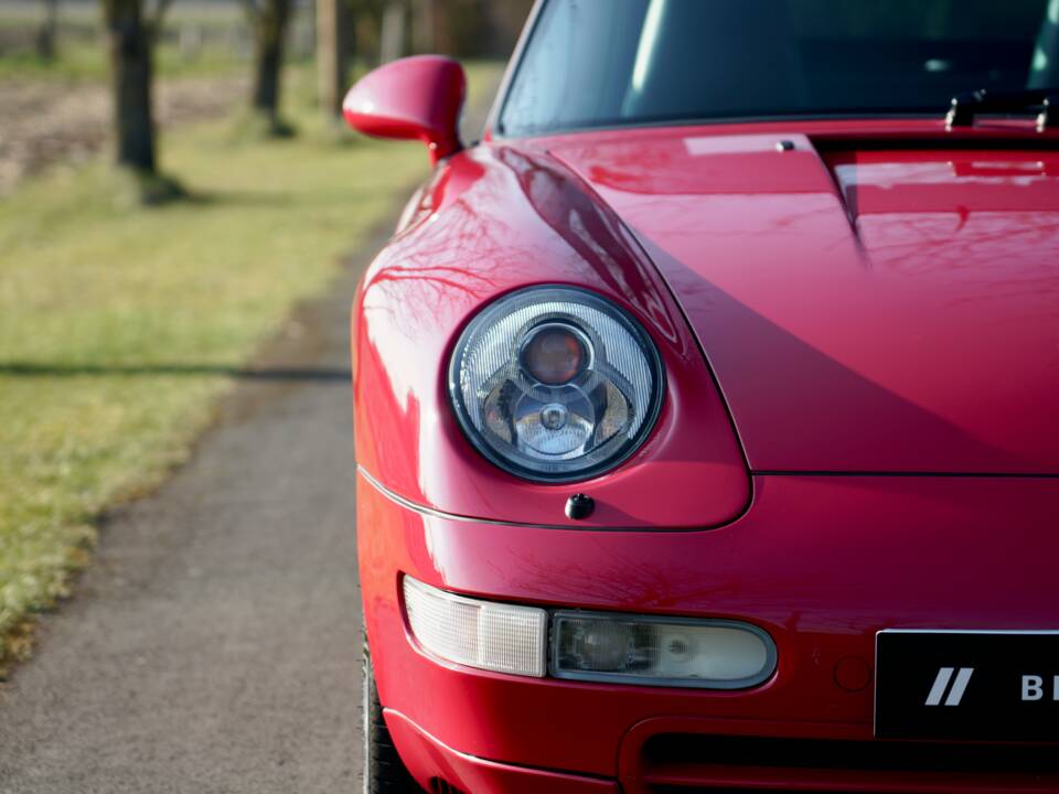Image 16/46 of Porsche 911 Carrera (1997)