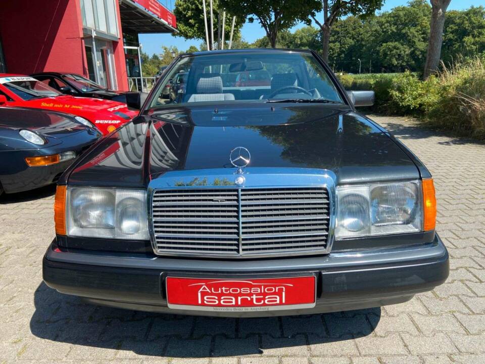Immagine 4/18 di Mercedes-Benz 230 CE (1991)