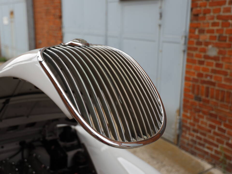 Image 38/91 of Jaguar XK 150 OTS (1958)