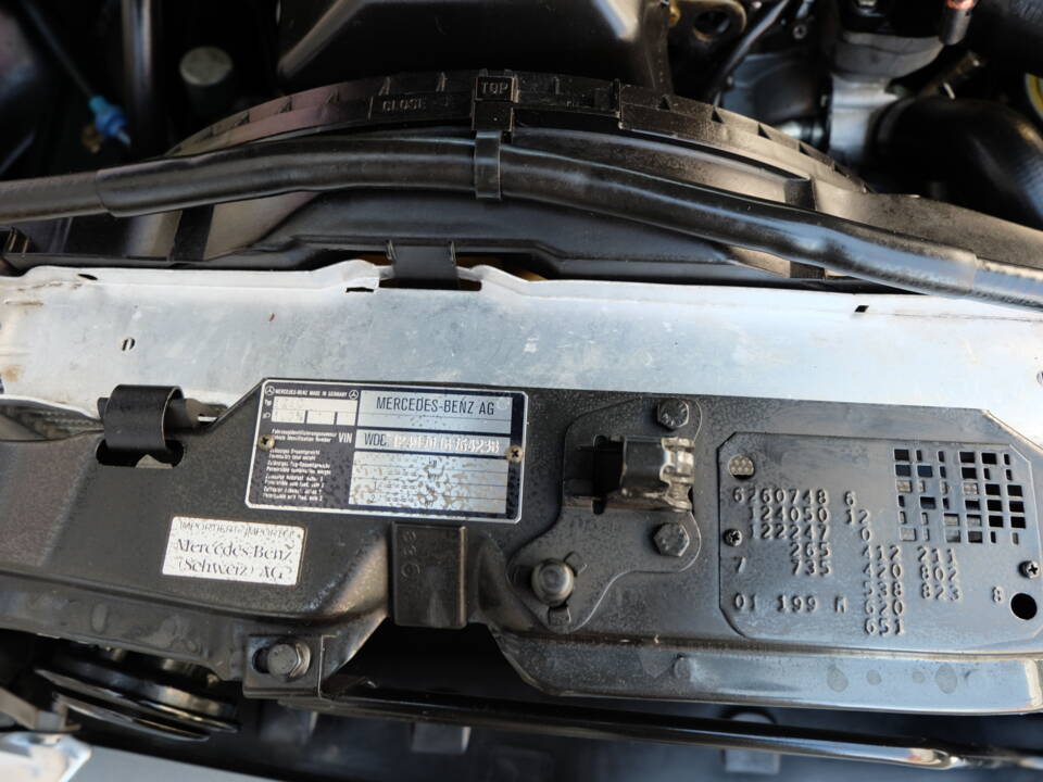 Image 48/63 of Mercedes-Benz 300 CE (1991)