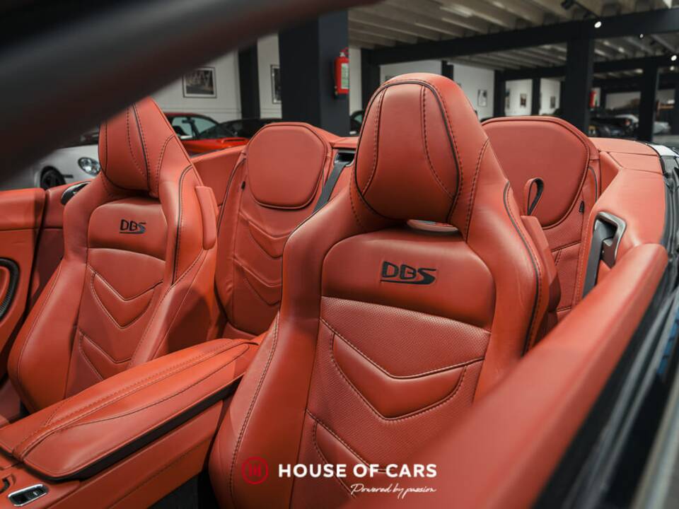 Image 21/25 of Aston Martin DBS Superleggera Volante (2020)