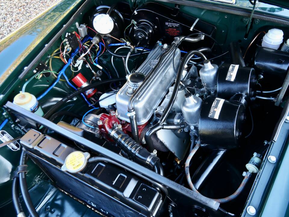 Image 23/50 of MG MGB (1974)