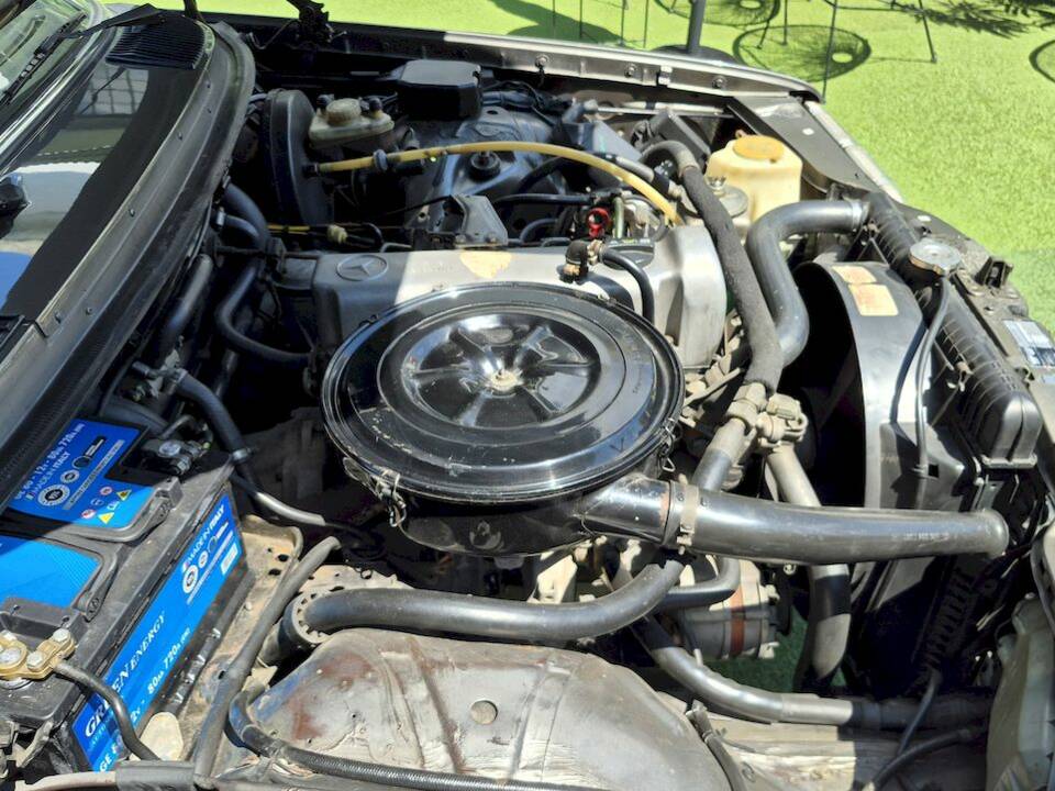 Image 68/71 of Mercedes-Benz 240 D (1980)