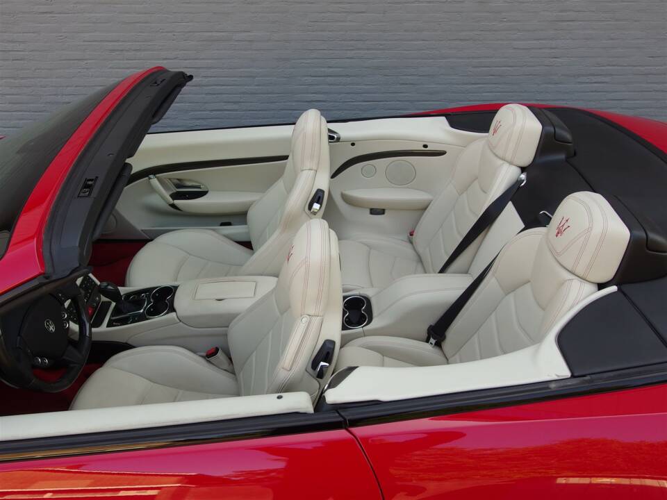Image 44/99 of Maserati GranCabrio Sport (2015)