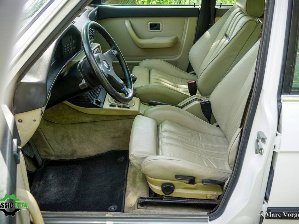Image 9/51 of BMW M 535i (1985)