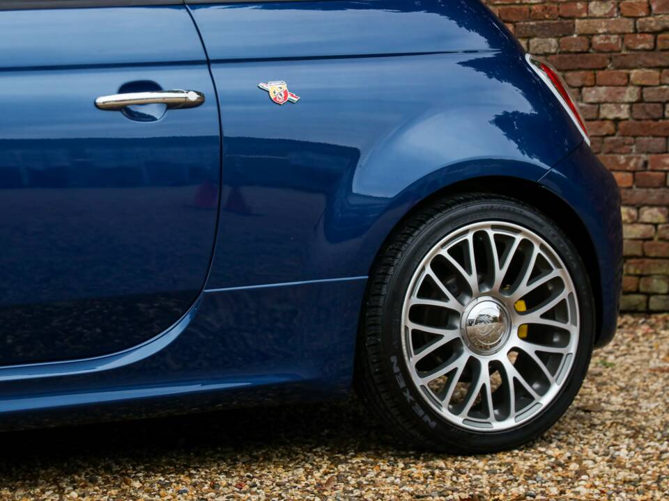 Image 17/50 of Abarth 595 Cabrio Italia (2011)