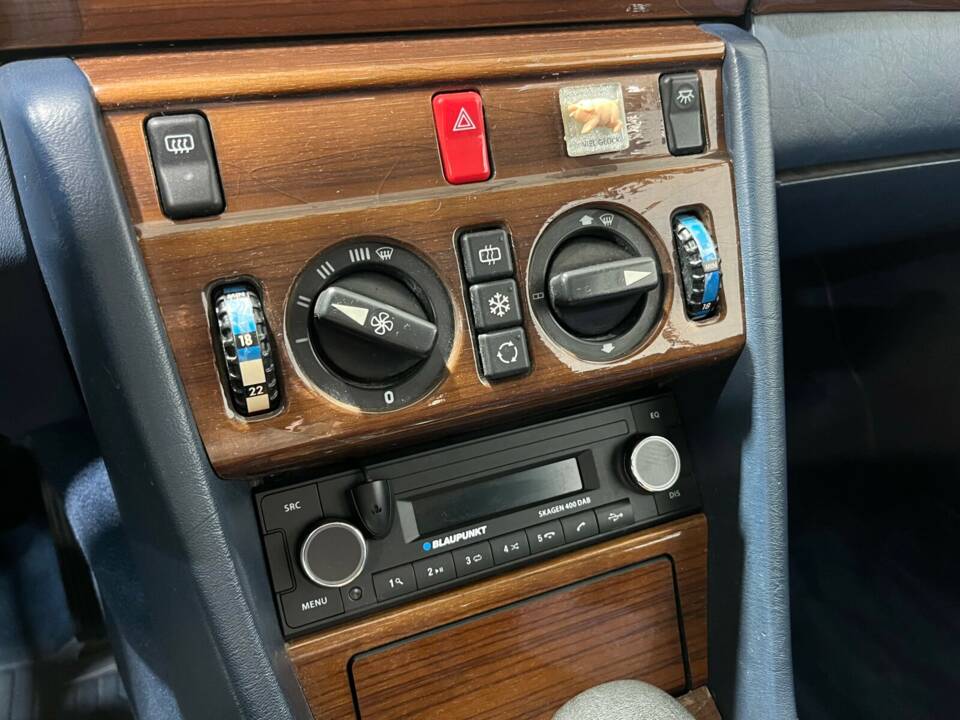 Immagine 10/23 di Mercedes-Benz 300 CE (1990)