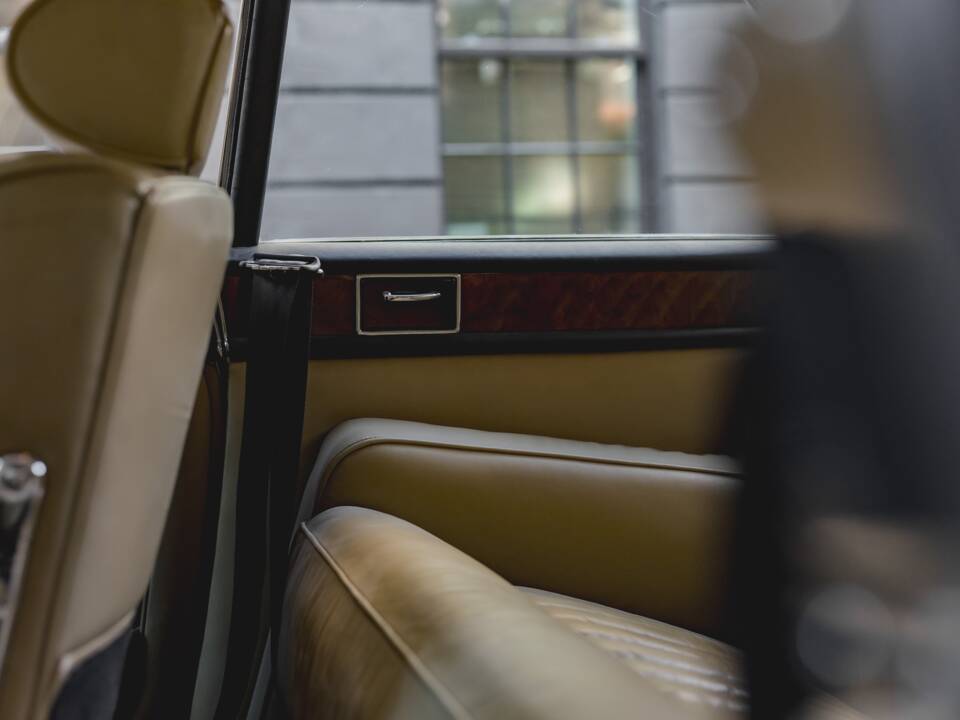 Image 8/39 of Bentley S 3 Continental (1965)