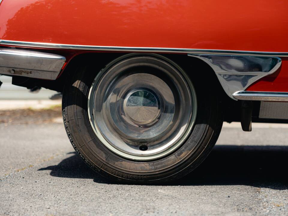 Image 18/56 of Citroën DS 21 Chapron (1967)