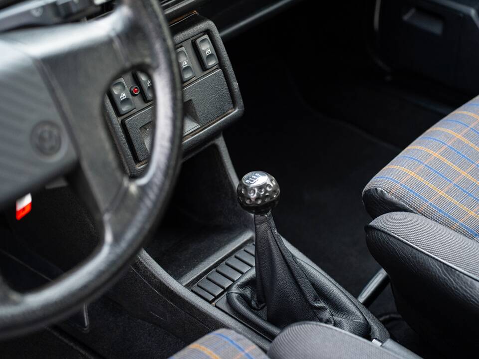 Image 21/48 de Volkswagen Golf Mk II GTi 16V 1.8 (1990)