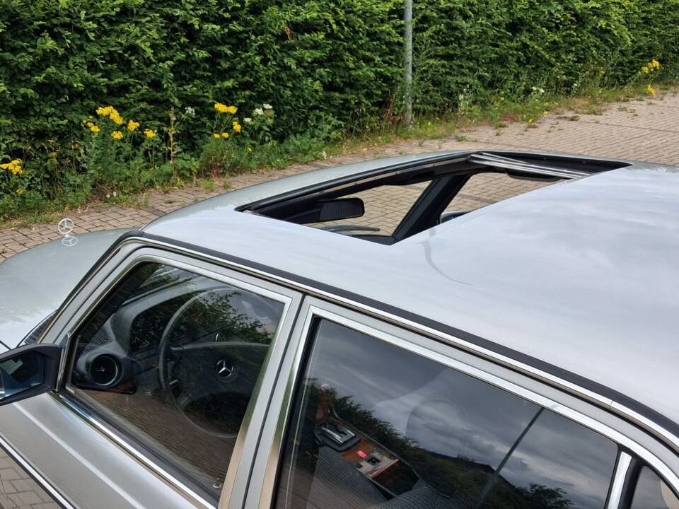 Afbeelding 4/25 van Mercedes-Benz 230 E (1984)
