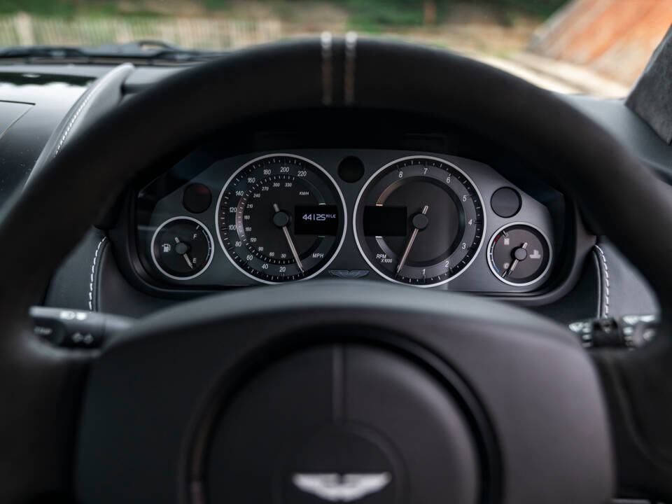 Image 29/36 of Aston Martin DBS (2008)